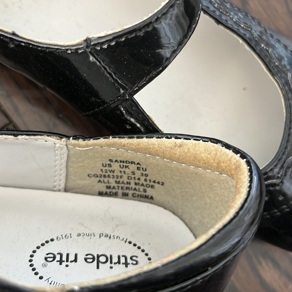 Stride Rite Patent Black Mary Jane’s Size 12 - Picture 3 of 6